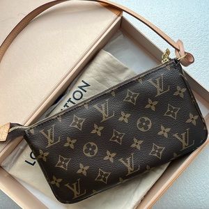 ❌SOLD❌Louis Vuitton Pochette Accesories🤎